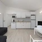 Sunny - 5min To The By Lovelystay شقة البوفيرا