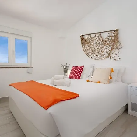 Sunny - 5min To The By Lovelystay *